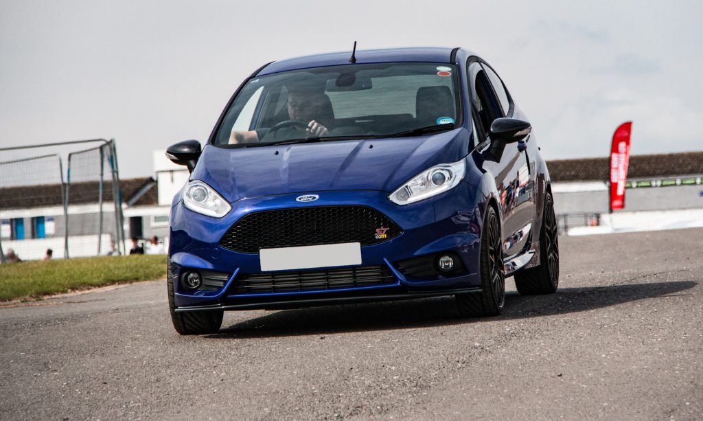 Ford Fiesta forrude udskiftning hjemme på din adresse